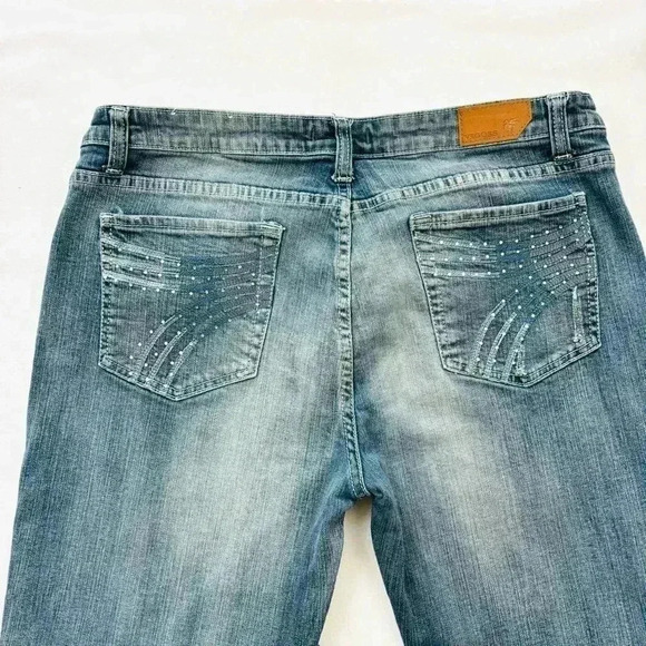 Vigoss Med Wash Lowrise Faded Distress Rhinestone Pocket Bootcut Jeans Size 15 - Picture 8 of 16